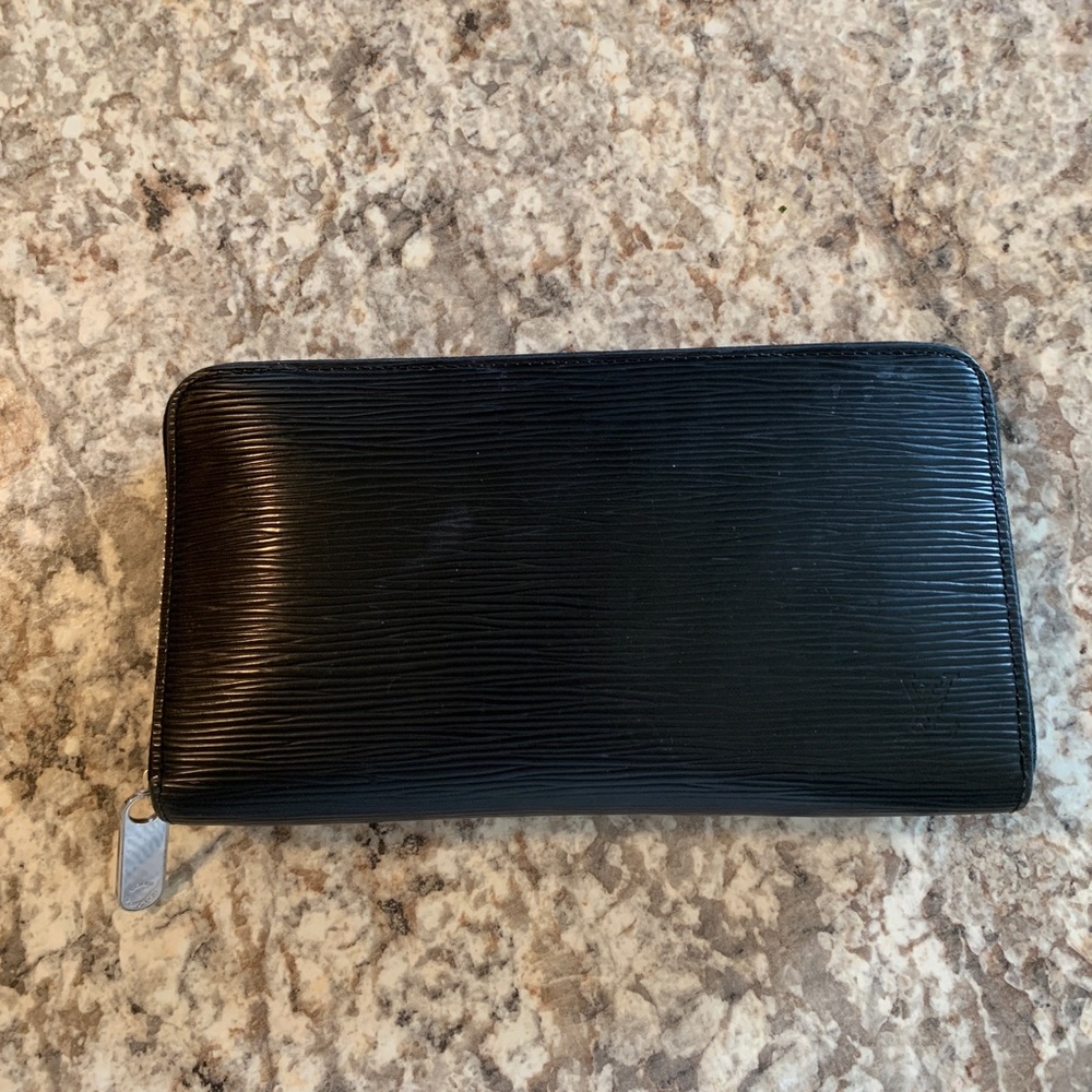 Authentic Louis Vuitton Zippy Organizer Epi